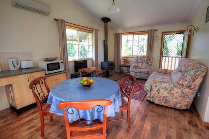 Accommodation Creek Cottages & Sundown View Suites Ballandean الغرفة الصورة