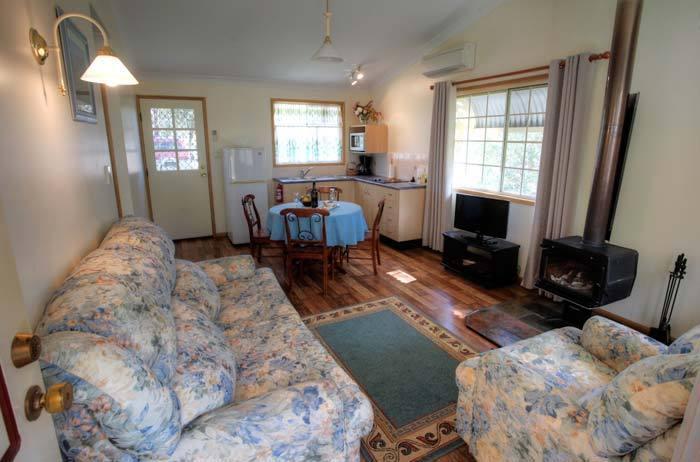 Accommodation Creek Cottages & Sundown View Suites Ballandean الغرفة الصورة